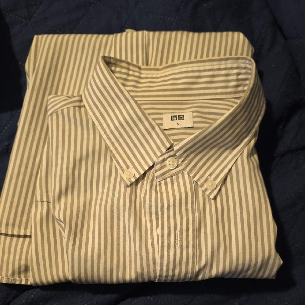 Like New Uniqlo Slim Fit White and Light Green/Grey Striped Button-Down Shirt
